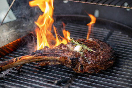 GRILLED TOMAHAWKS